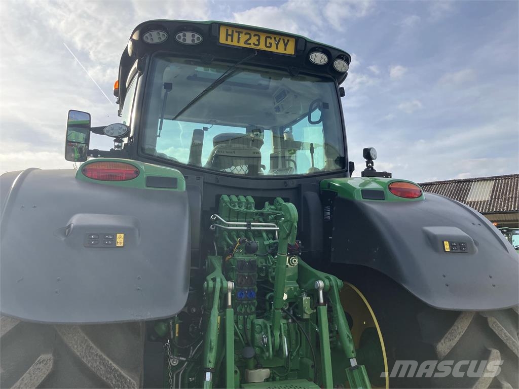 John Deere 6R 215 الجرارات