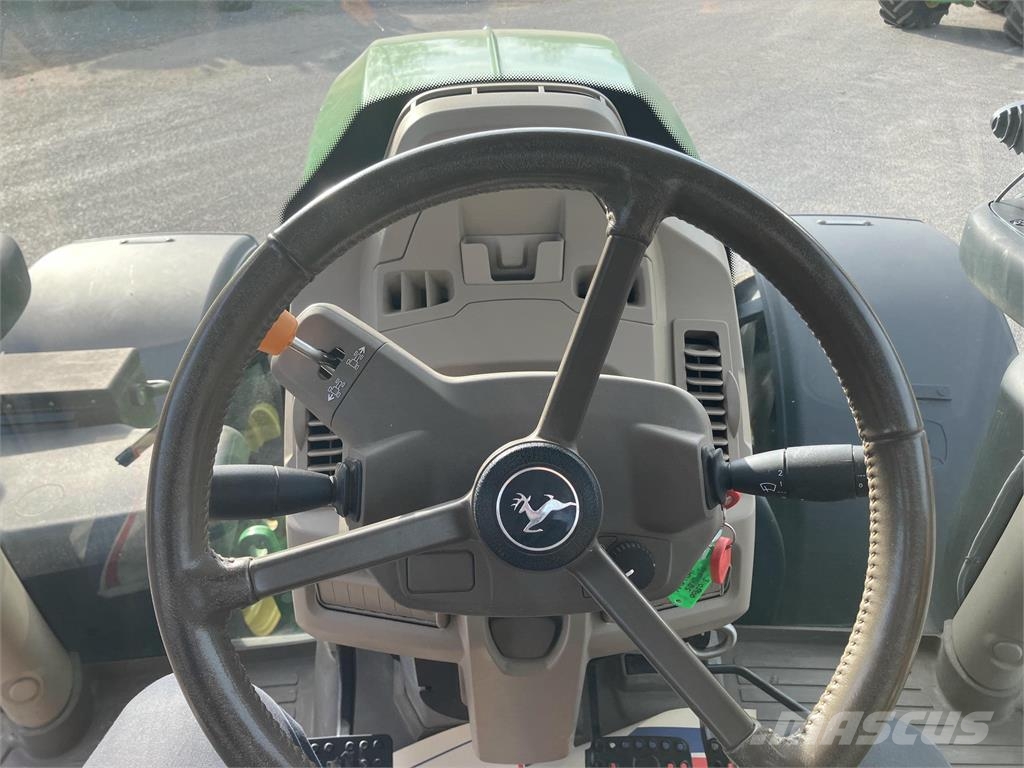 John Deere 6R 215 الجرارات