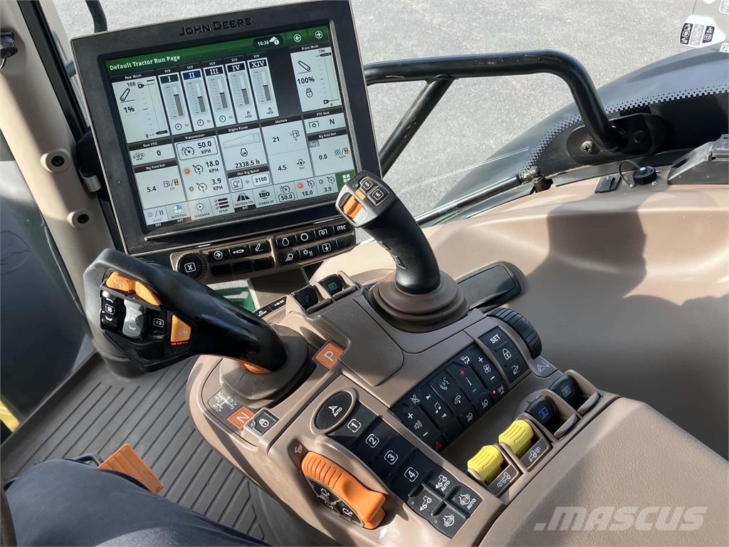 John Deere 6R 215 الجرارات
