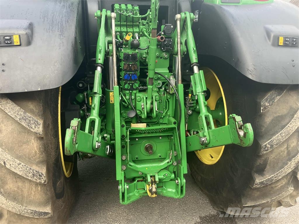 John Deere 6R 215 Трактори