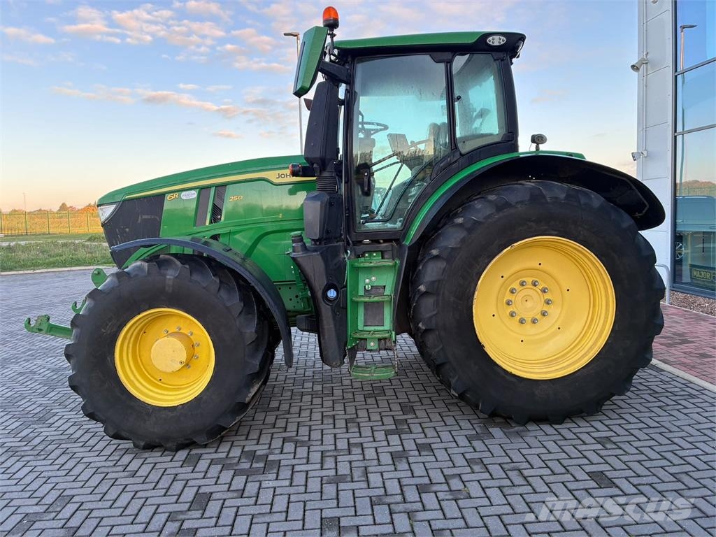 John Deere 6R 250 Traktori