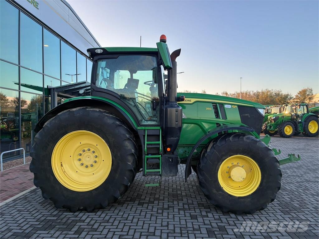 John Deere 6R 250 Traktori