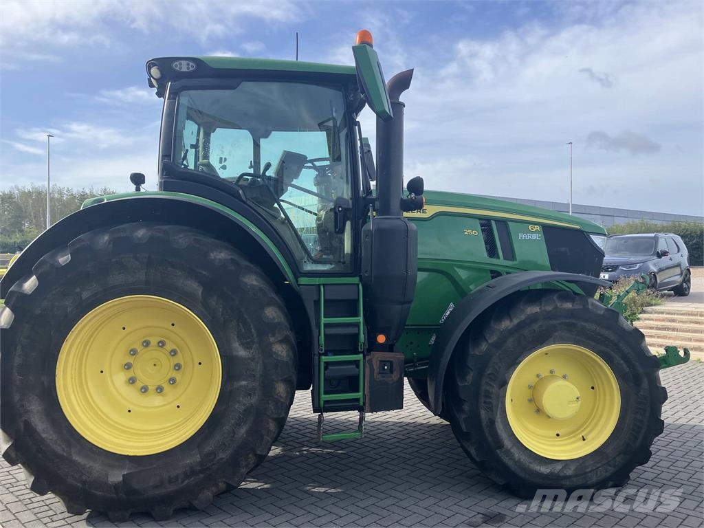 John Deere 6R 250 Trattori