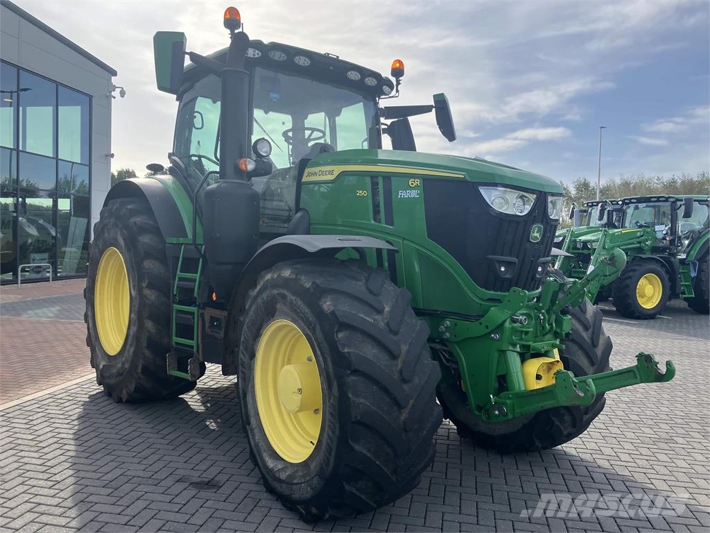 John Deere 6R 250 Trattori