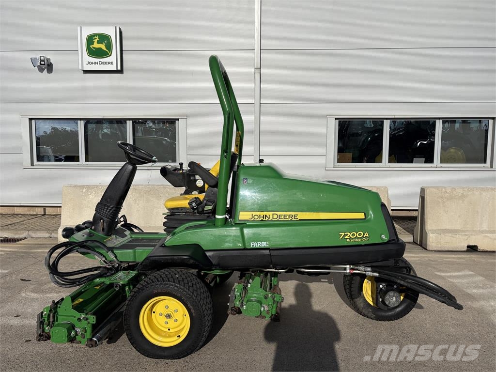 John Deere 7200A Corta-Relvas walk-behind