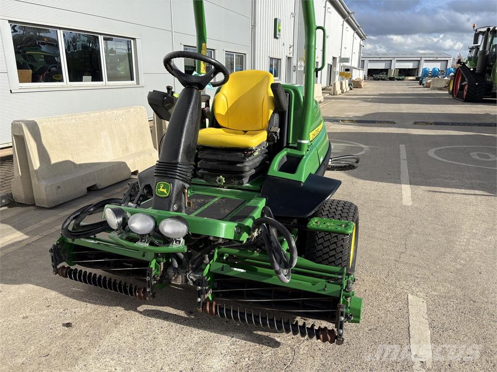 John Deere 7200A Corta-Relvas walk-behind