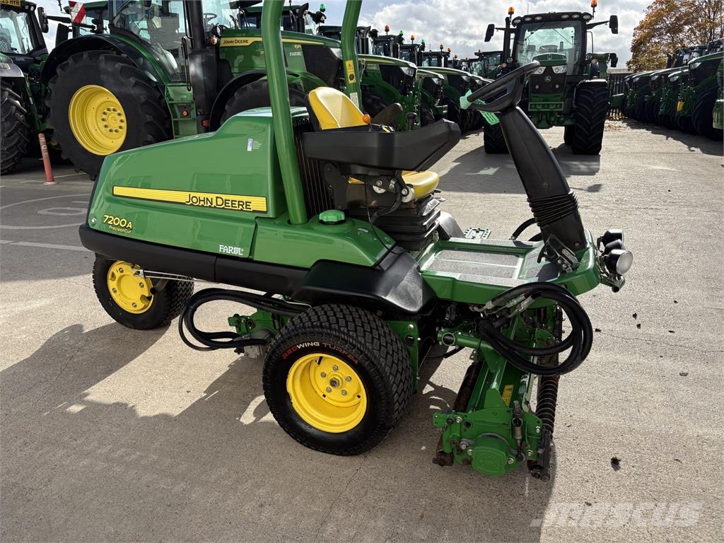 John Deere 7200A Corta-Relvas walk-behind