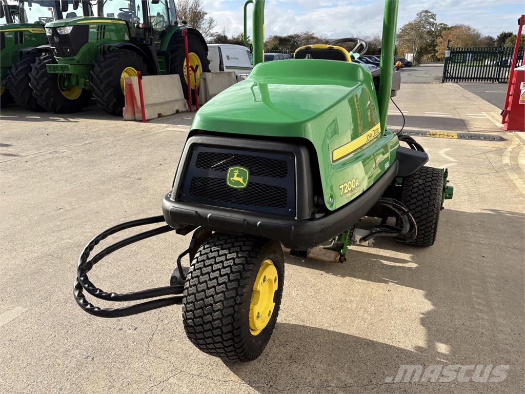 John Deere 7200A Corta-Relvas walk-behind