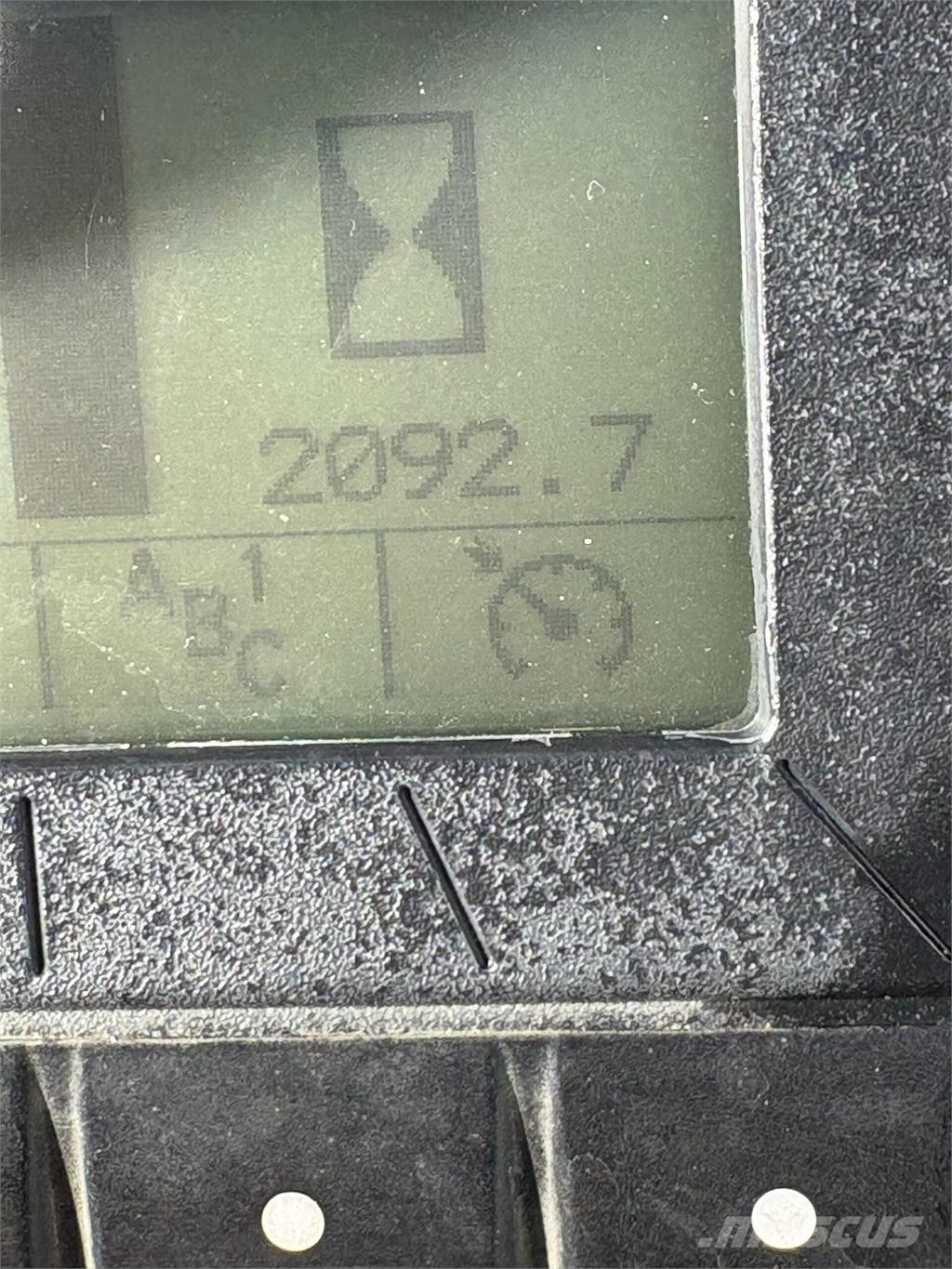 John Deere 7200A Corta-Relvas walk-behind