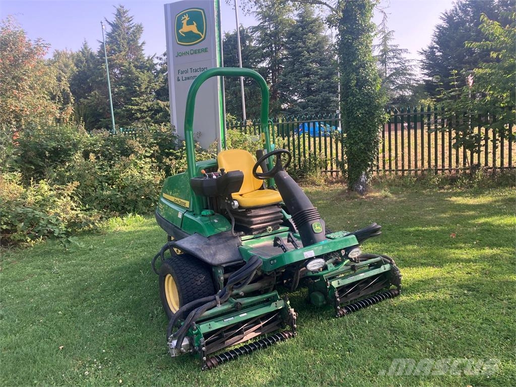 John Deere 7200A Perässäkäveltävät leikkurit