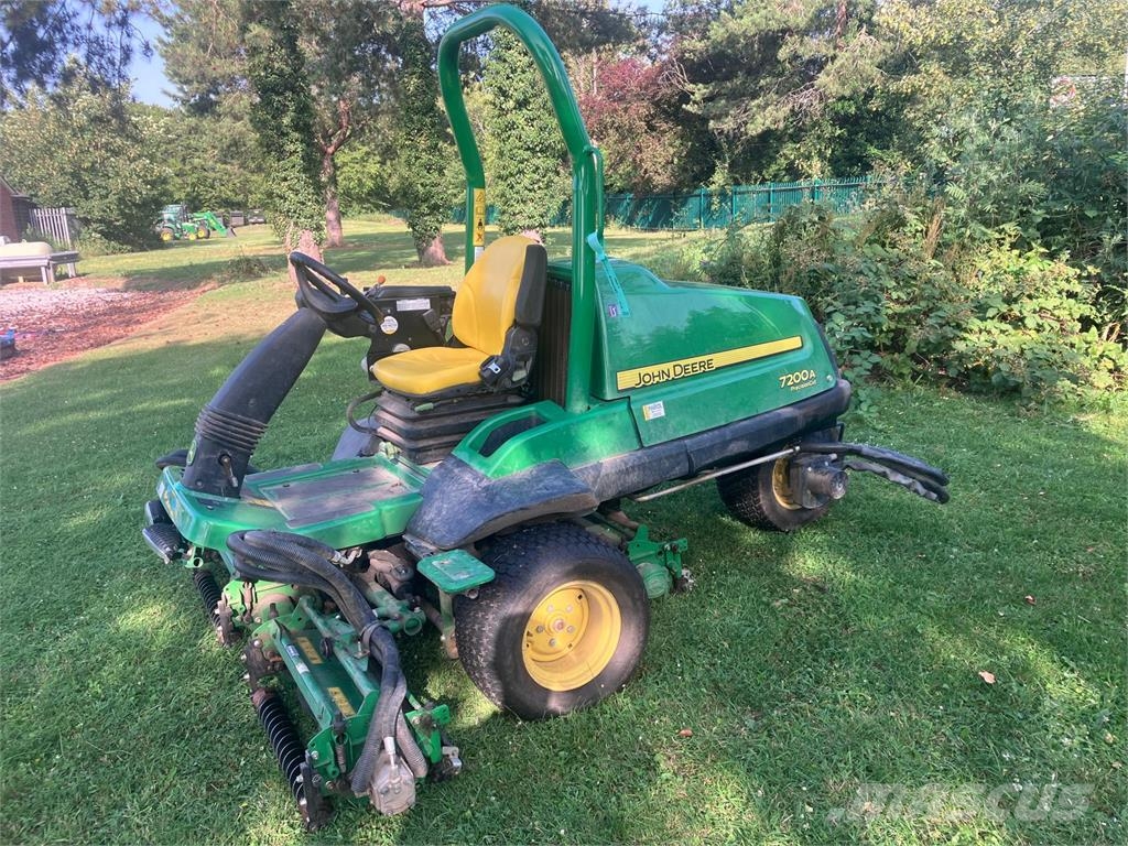 John Deere 7200A Perässäkäveltävät leikkurit