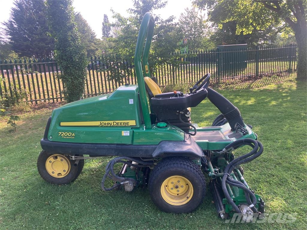 John Deere 7200A Perässäkäveltävät leikkurit