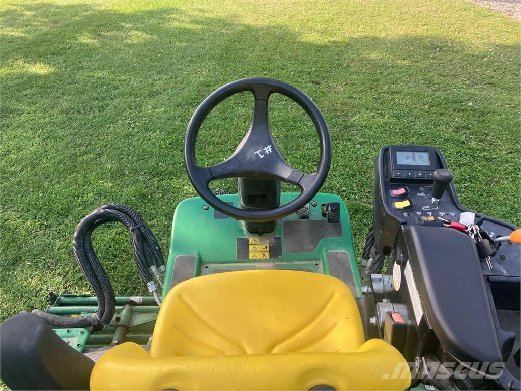 John Deere 7200A Perässäkäveltävät leikkurit