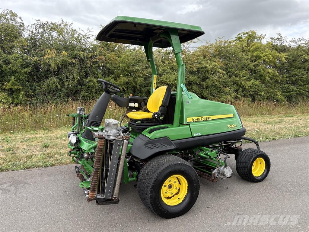 John Deere 7500AE Corta-Relvas walk-behind