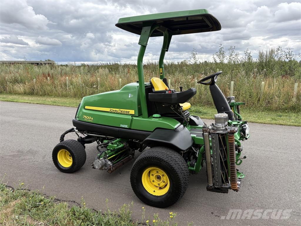 John Deere 7500AE Corta-Relvas walk-behind