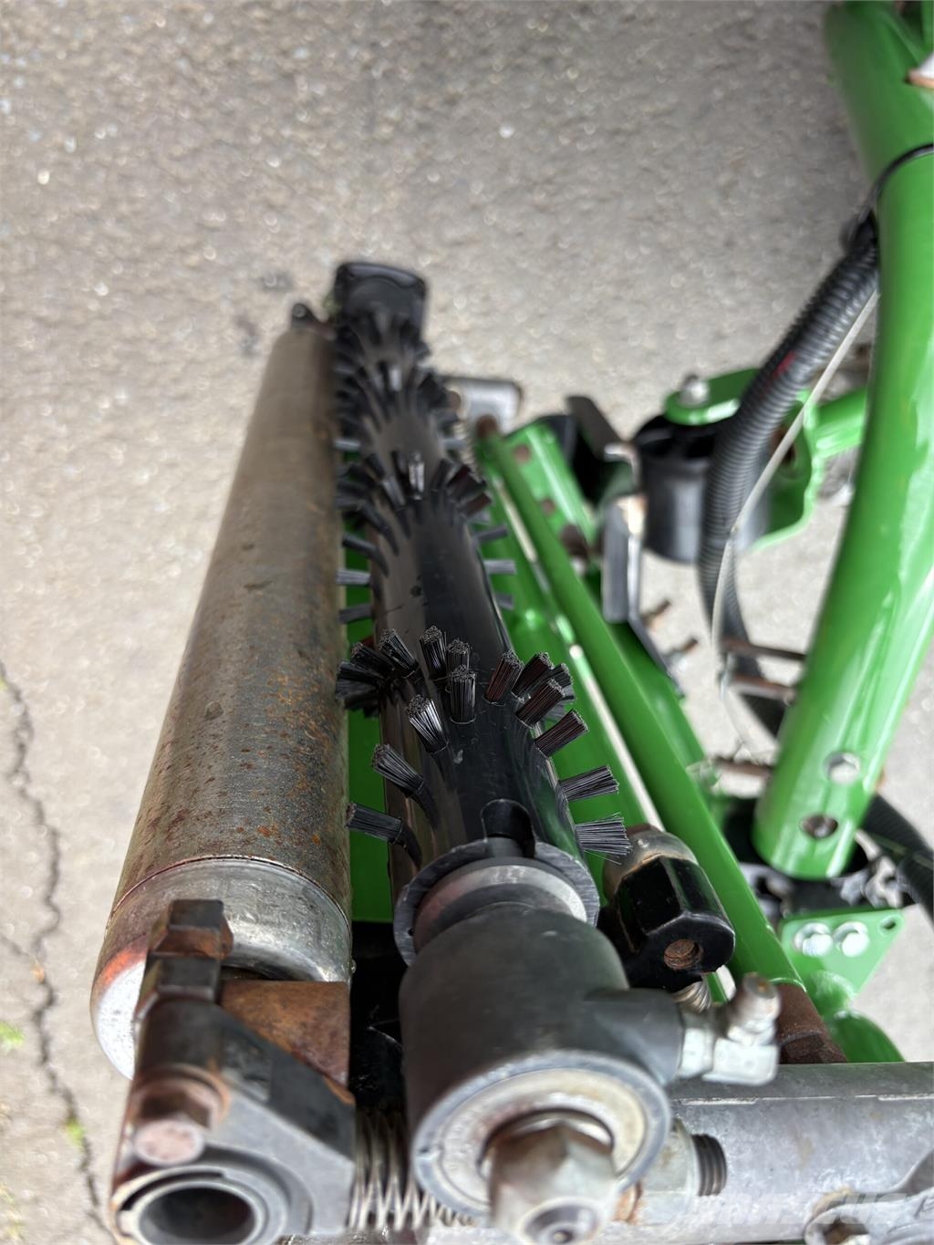 John Deere 7500AE Corta-Relvas walk-behind