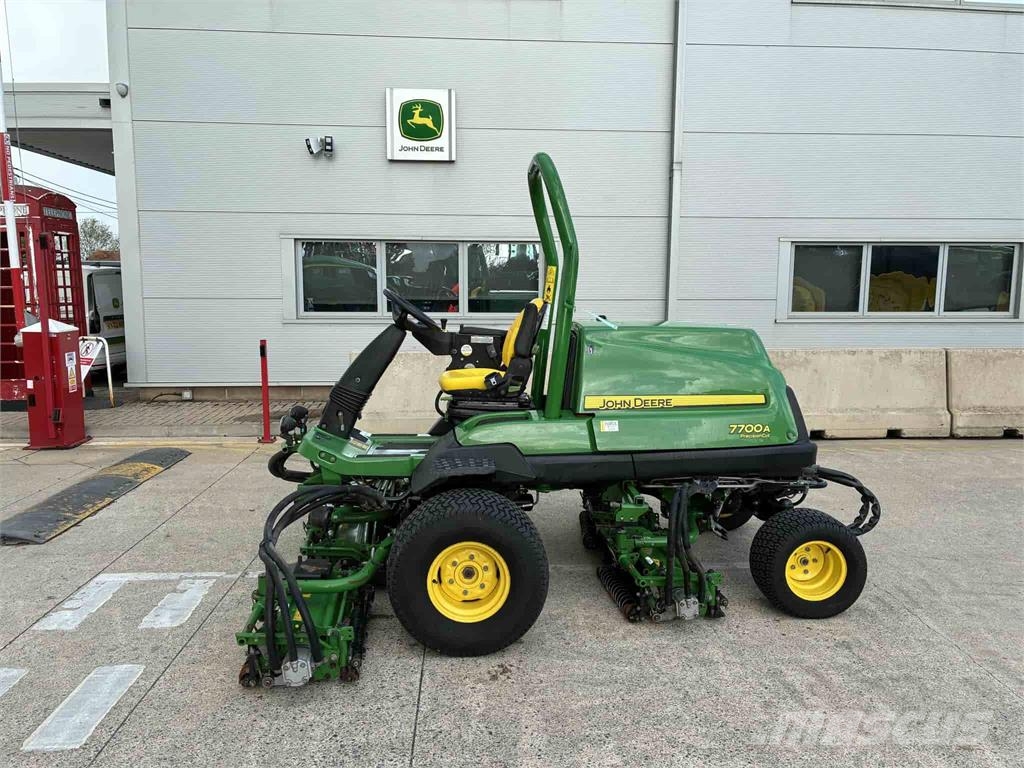 John Deere 7700A Tosaerba a spinta