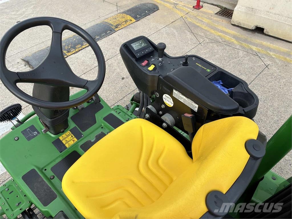 John Deere 7700A Tosaerba a spinta