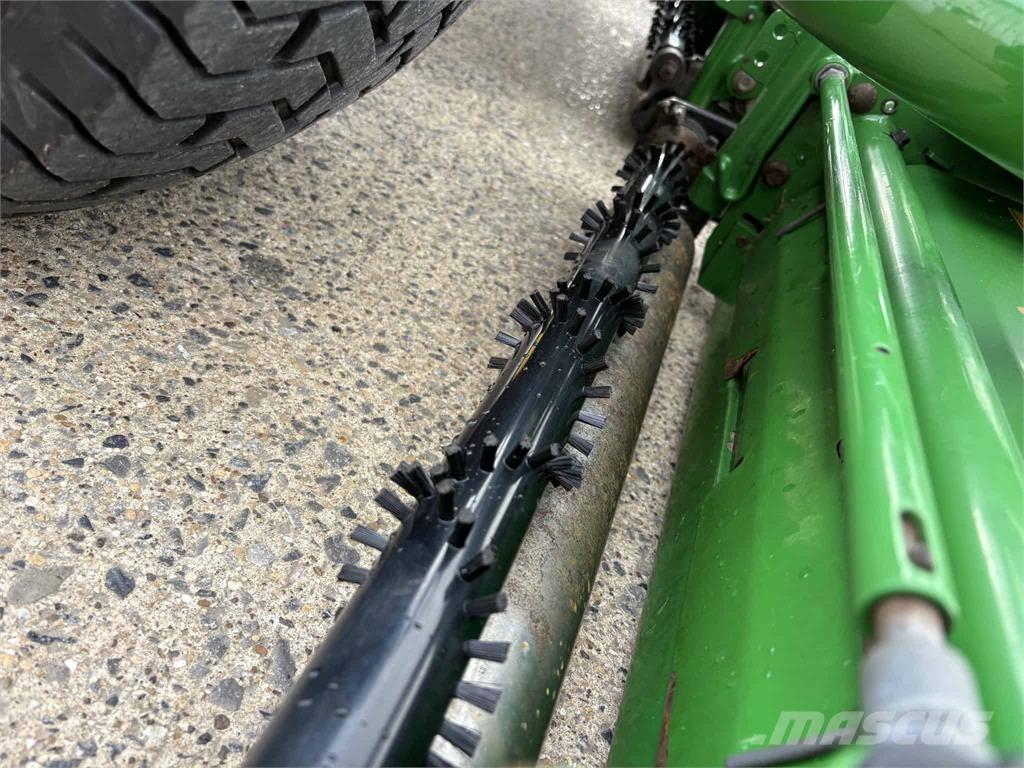 John Deere 7700A Tosaerba a spinta
