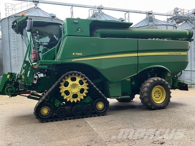 John Deere S790 Combine harvesters