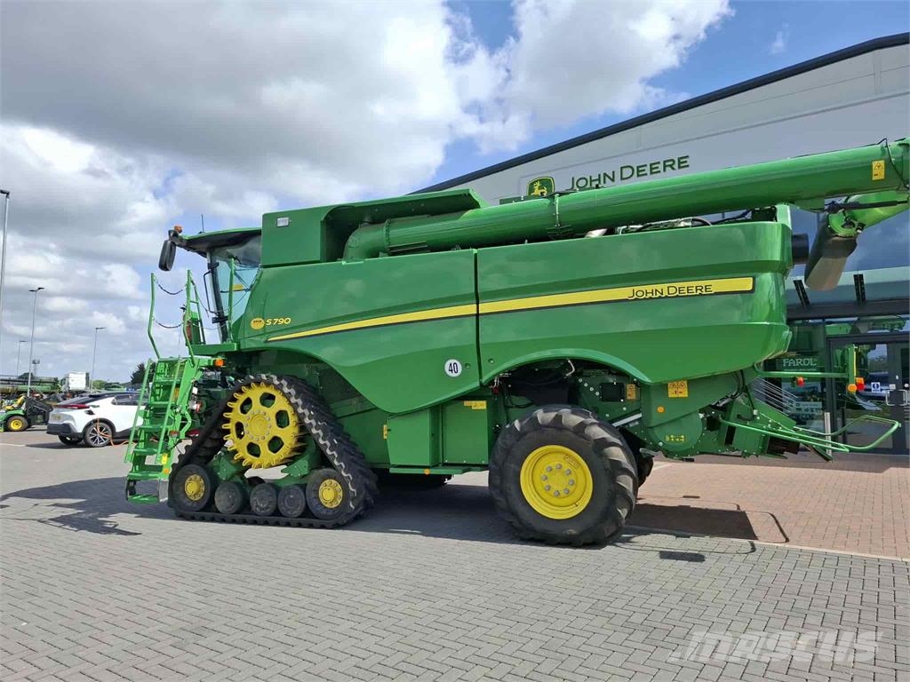 John Deere S790 Комбайни