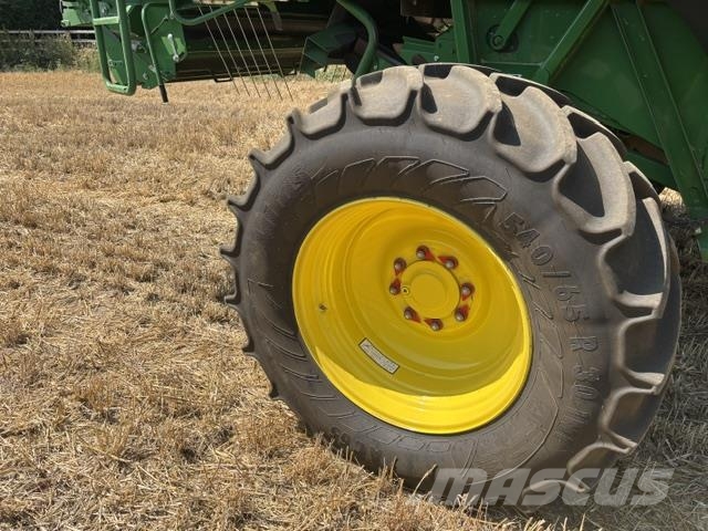 John Deere T670i Combine harvesters