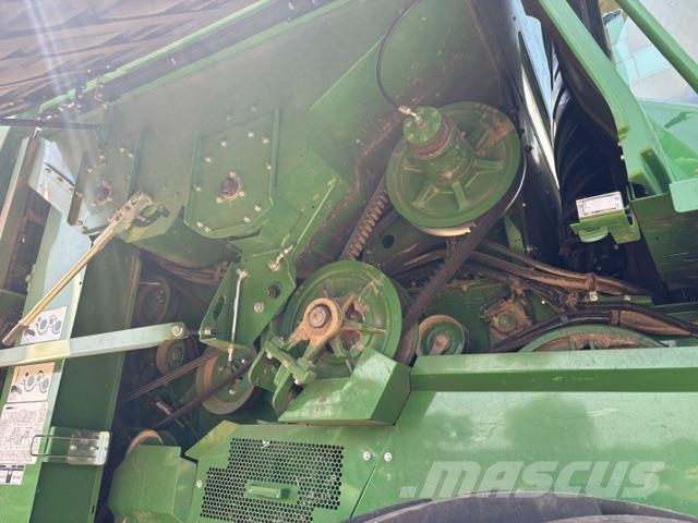 John Deere T670i Combine harvesters