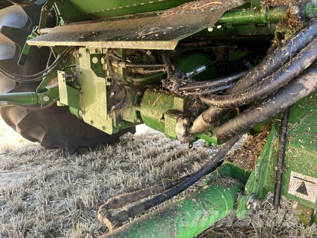 John Deere T670i Combine harvesters