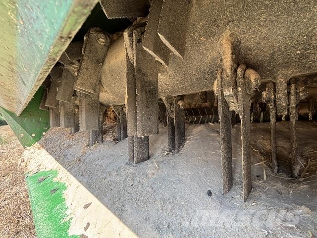 John Deere T670i Combine harvesters