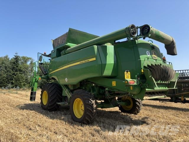 John Deere T670i Combine harvesters