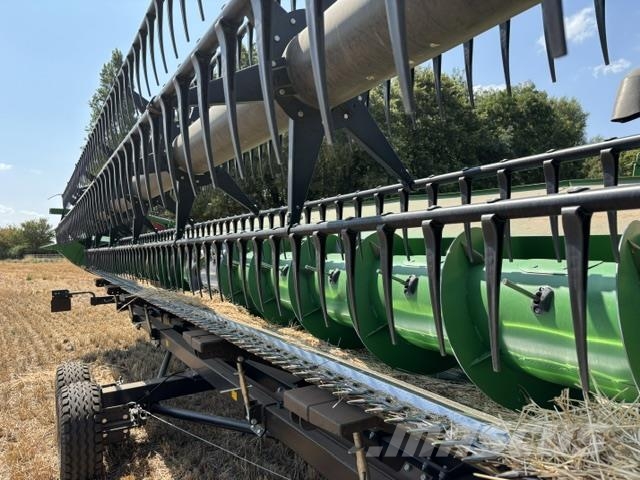 John Deere T670i Combine harvesters