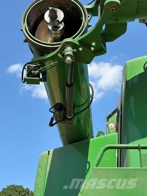 John Deere T670i Combine harvesters