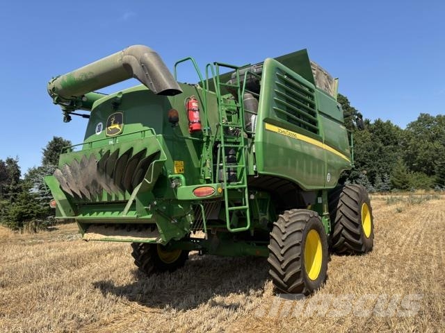 John Deere T670i Combine harvesters