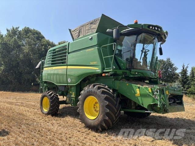 John Deere T670i Combine harvesters