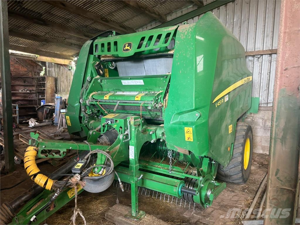 John Deere V451R Square balers