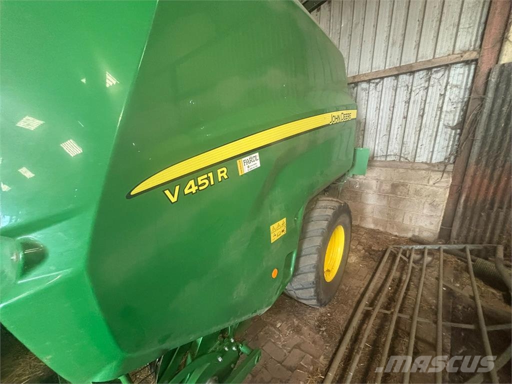 John Deere V451R Square balers