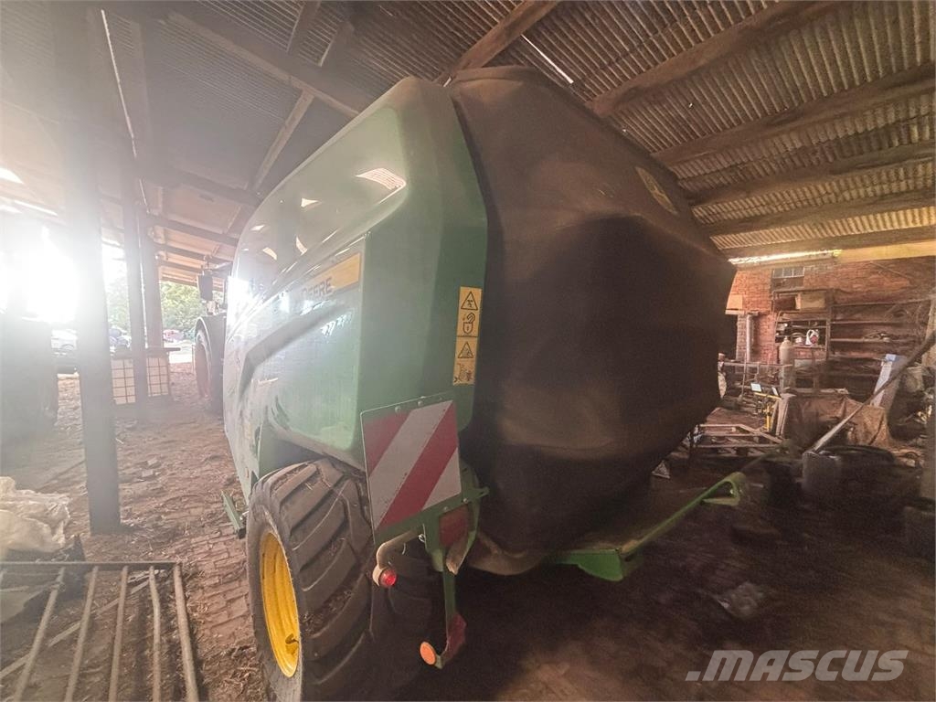 John Deere V451R Square balers