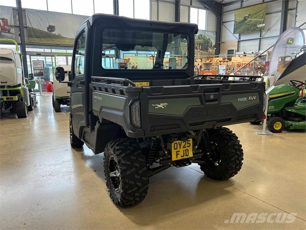 John Deere XUV875M ماكينات منفعة عامة