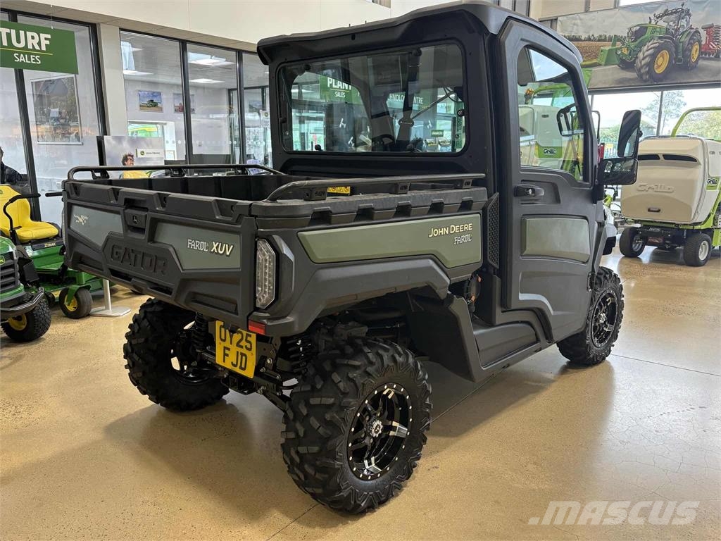 John Deere XUV875M ماكينات منفعة عامة