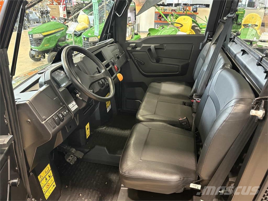 John Deere XUV875M ماكينات منفعة عامة