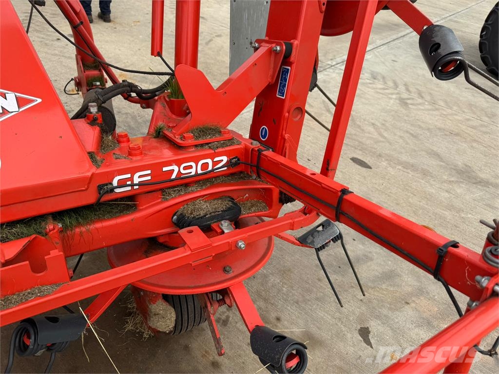 Kuhn Axis 50.2 M-EMC-W Trosilniki mineralnega gnojila