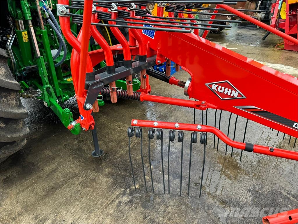 Kuhn GA 4201 耙與翻草機