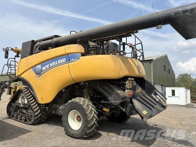 New Holland CR 8080 Combine harvesters