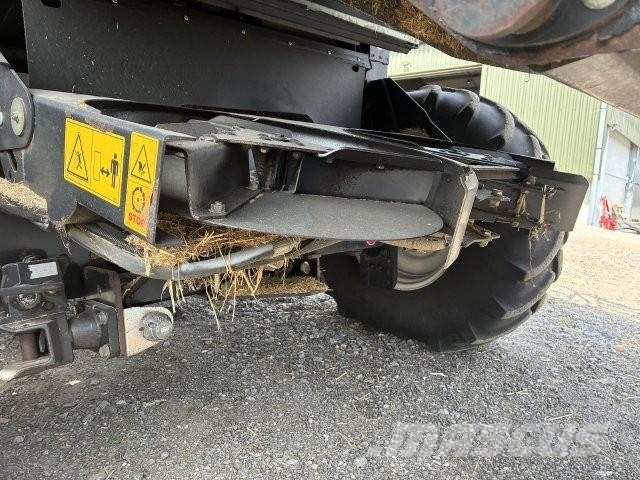 New Holland CR 8080 Combine harvesters