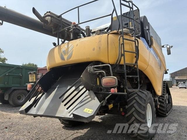 New Holland CR 8080 Combine harvesters