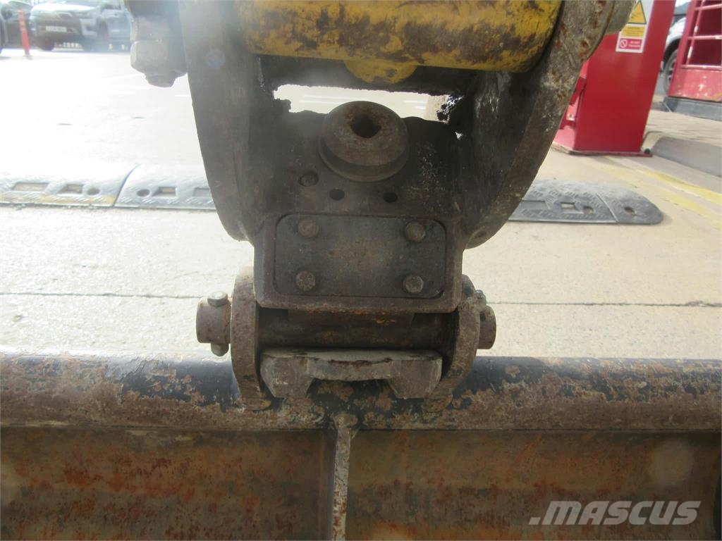Wacker Neuson 803 大型油圧ショベル12t以上（パワーショベル・ユンボ）