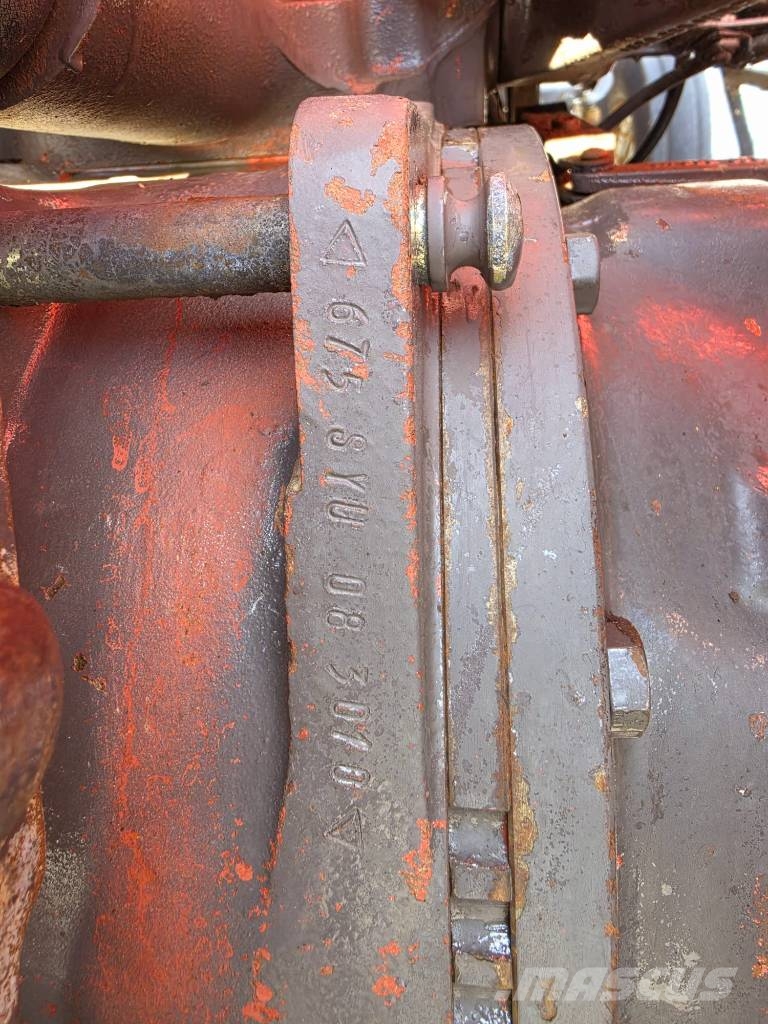 Massey Ferguson 675 Traktorit