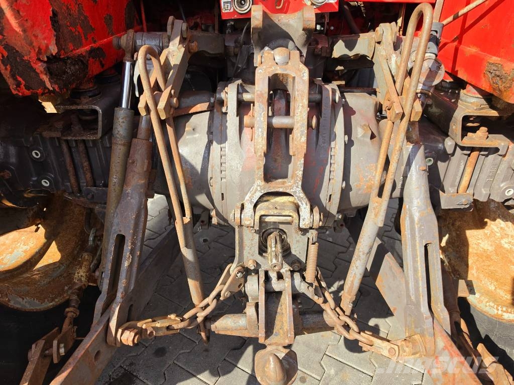 Massey Ferguson 675 Traktorit