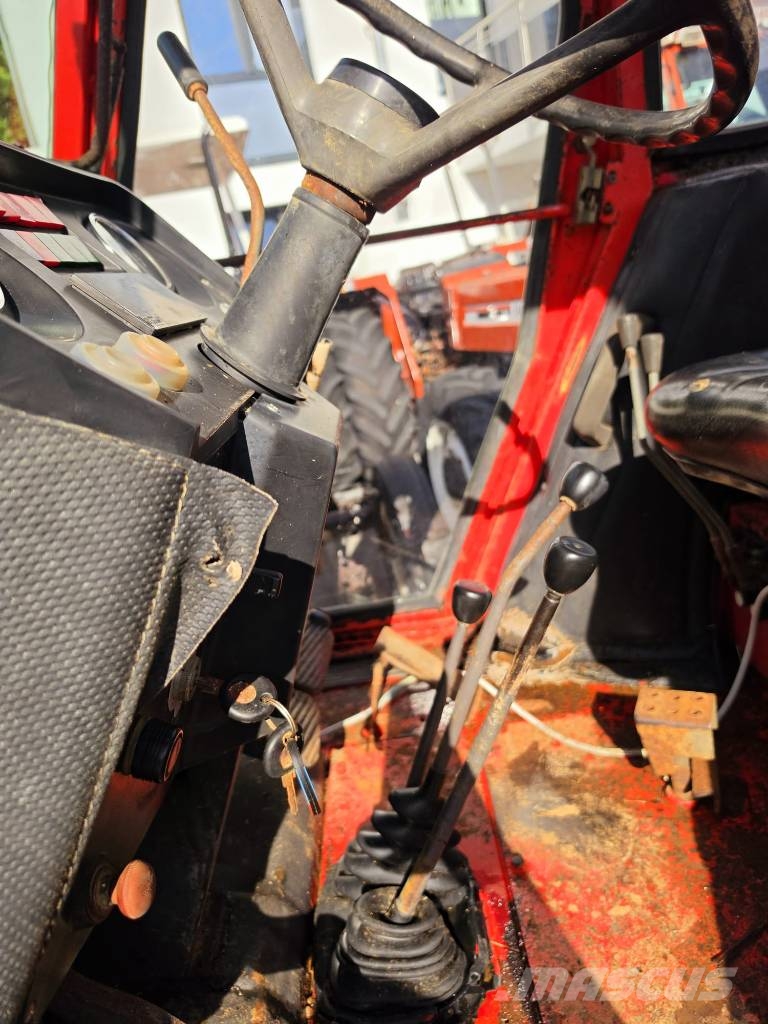 Massey Ferguson 675 Traktorit