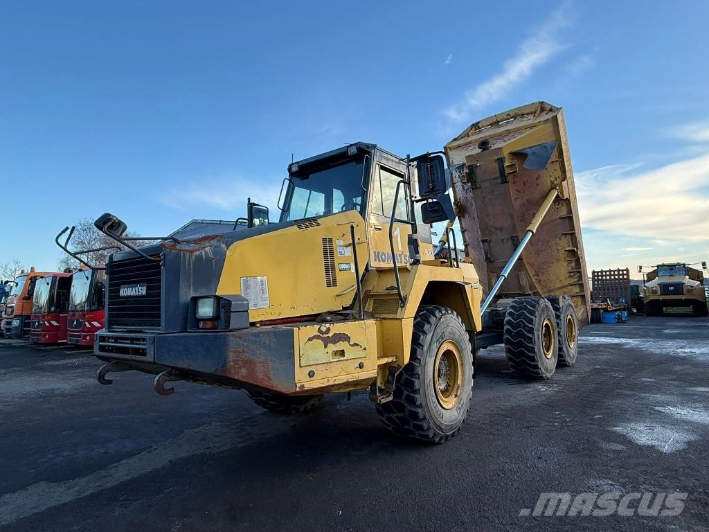 Komatsu HM 300-2 //BJ. 2008/13165/Klima/6X6/ Midjestyrd dumper